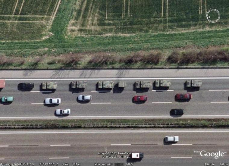 Hummers sur l'autoroute