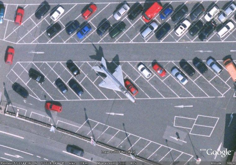 MIG-21 en stationnement